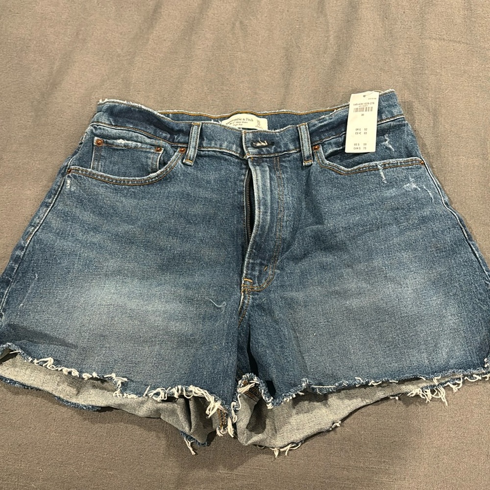 New Abercrombie high rise mom short